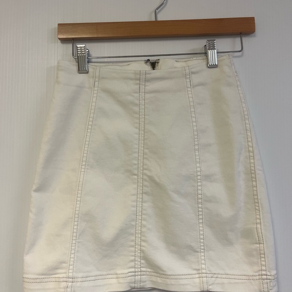 Free People Modern Femme Mini Skirt White Denim size 2 OFF White - Picture 7 of 10